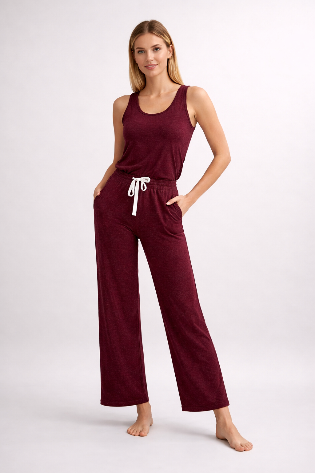 Bordeaux jumpsuit med snøre i taljen og brede ben