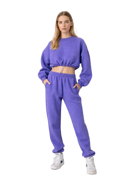 Lilla sæt med cropped sweatshirt og joggers