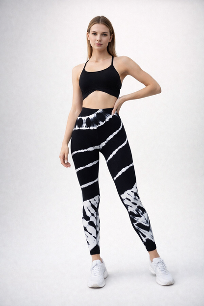 Sort sæt med crop top og mønstrede leggings