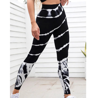 Sort sæt med crop top og mønstrede leggings